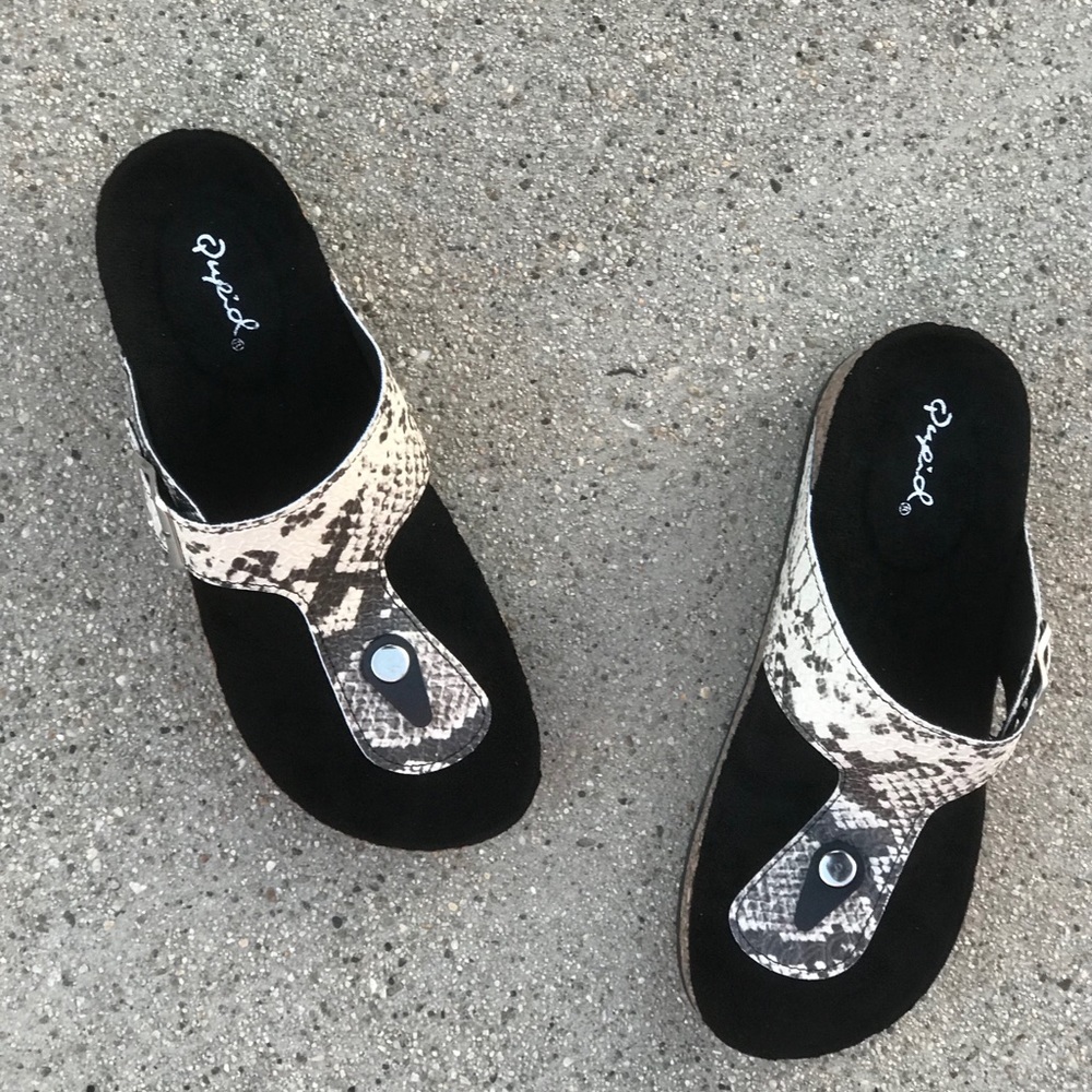 1 Left! Qupid Ahana Python Thong Comfort Sandal - Picture 4 of 5